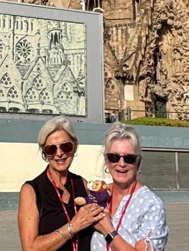 Cubby Jr. in Barcelona with Lions Marilyn and Patti at Sagrada Família